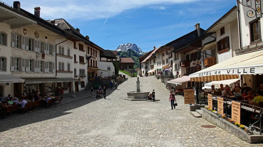 Le village de Gruyères (Fribourg) en Suisse